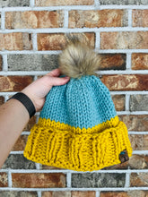 Load image into Gallery viewer, Support for Ukraine Tuque