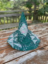 Load image into Gallery viewer, ENGLISH GARDEN - quilted witch hat
